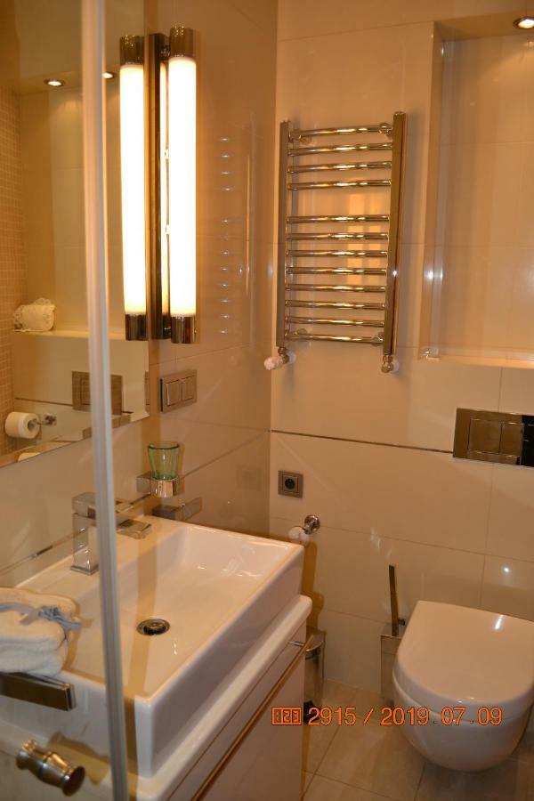 Apartament Parkowa Polana Z Ogrodem Apartment Polanica-Zdroj Luaran gambar